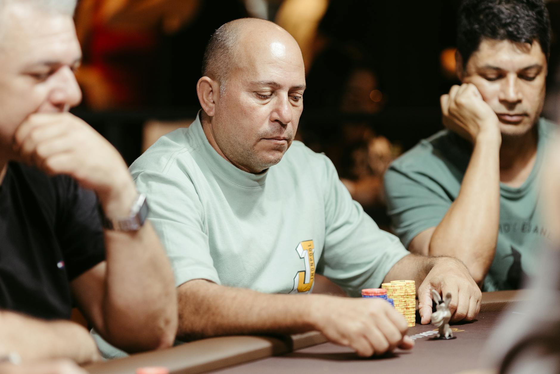 Texas Holdem không chỉ là bài đẹp mà còn là trò chơi của vị trí và quan sát.